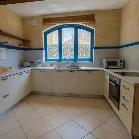 Charming And Tranquil Farmhouse In A Cul De Sac Villa *