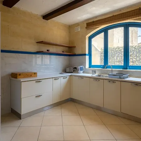 Charming And Tranquil Farmhouse In A Cul De Sac Villa *