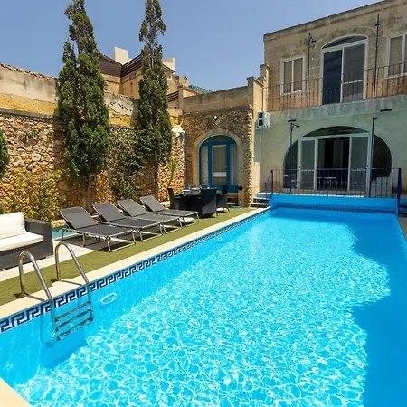 Charming And Tranquil Farmhouse In A Cul De Sac Villa *